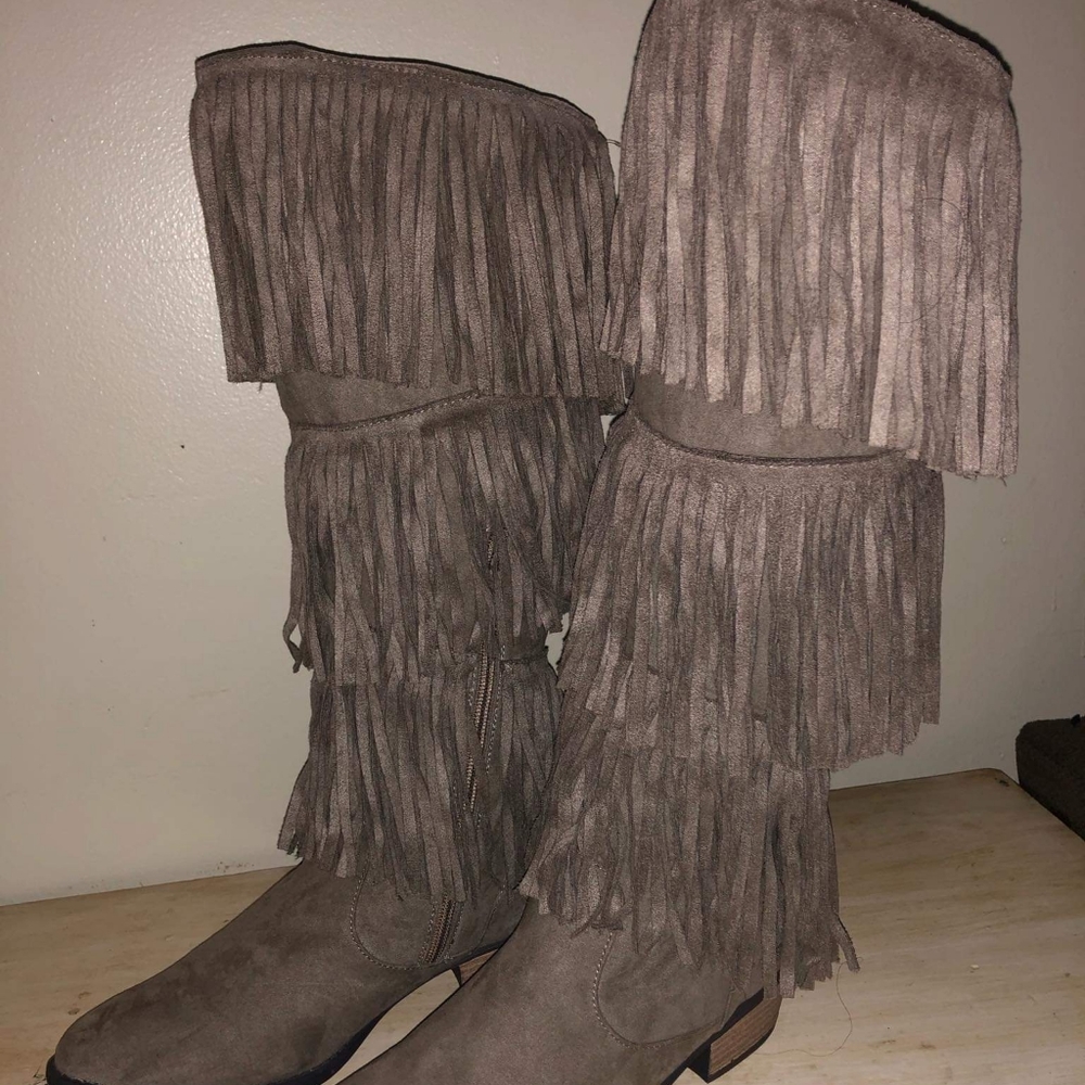 Fringe boots